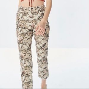 UO BDG CAMOUFLAGE SLIM STRAIGHT JEANS